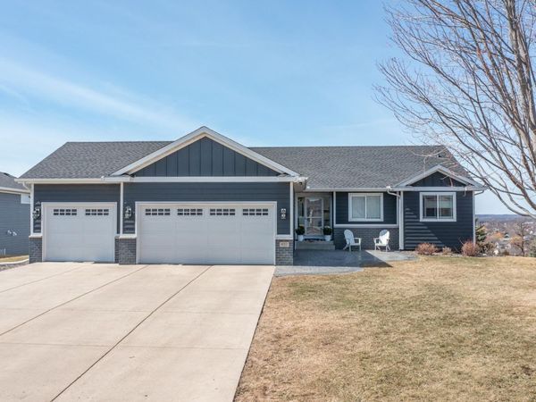 932 Farmers Ridge Trail, Belle Plaine, MN 56011