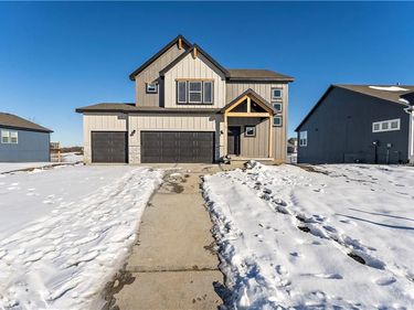 1503 SW Meadowlark Court, Oak Grove, MO 64075