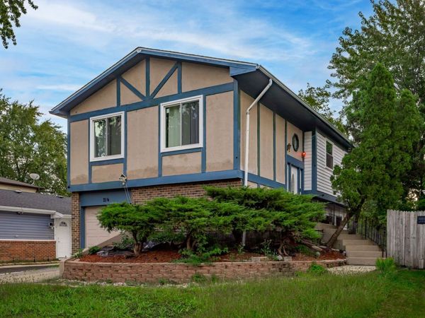 214 Far Hills Drive, Bolingbrook, IL 60440