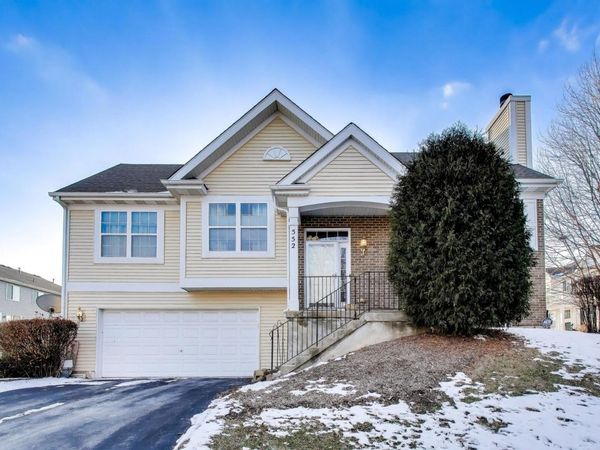 552 Lincoln Station Drive , Oswego, IL 60543