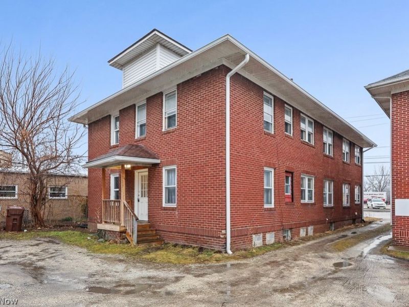 539 E Cuyahoga Falls Avenue, Akron, OH 44310 Photo 4