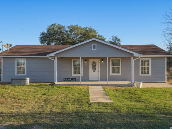 7924 County Road 128, Floresville, TX 78114