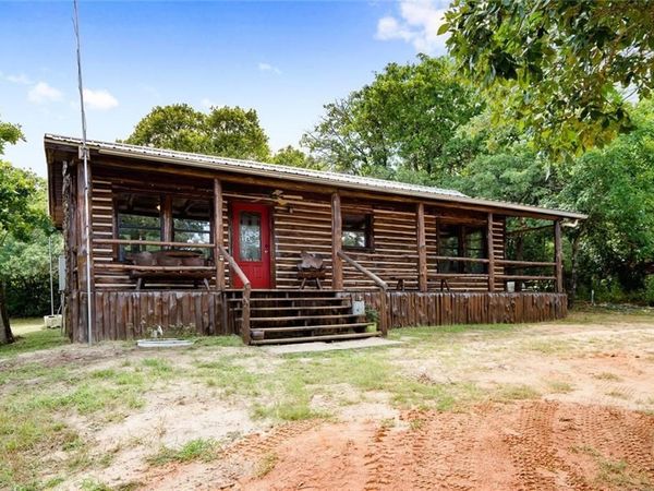 1043 Lewis LN, Dale, TX 78616