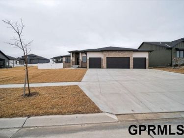 911 N 107Th Street, Lincoln, NE 68527