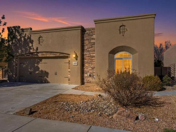 1323 Valle Lane NW, Albuquerque, NM 87107