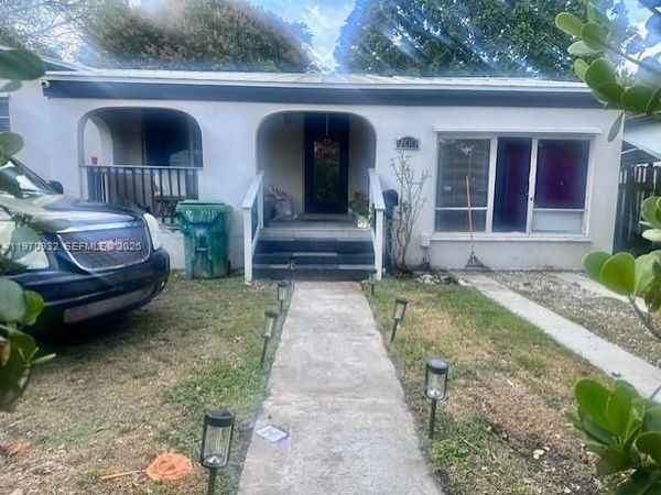 700 SW 44th Pl , Miami, FL 33134