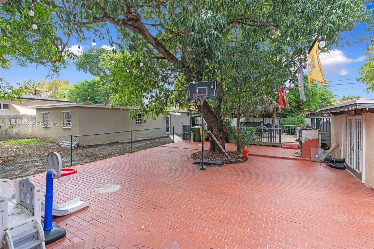 700 SW 44th Pl , Miami, FL 33134 Photo