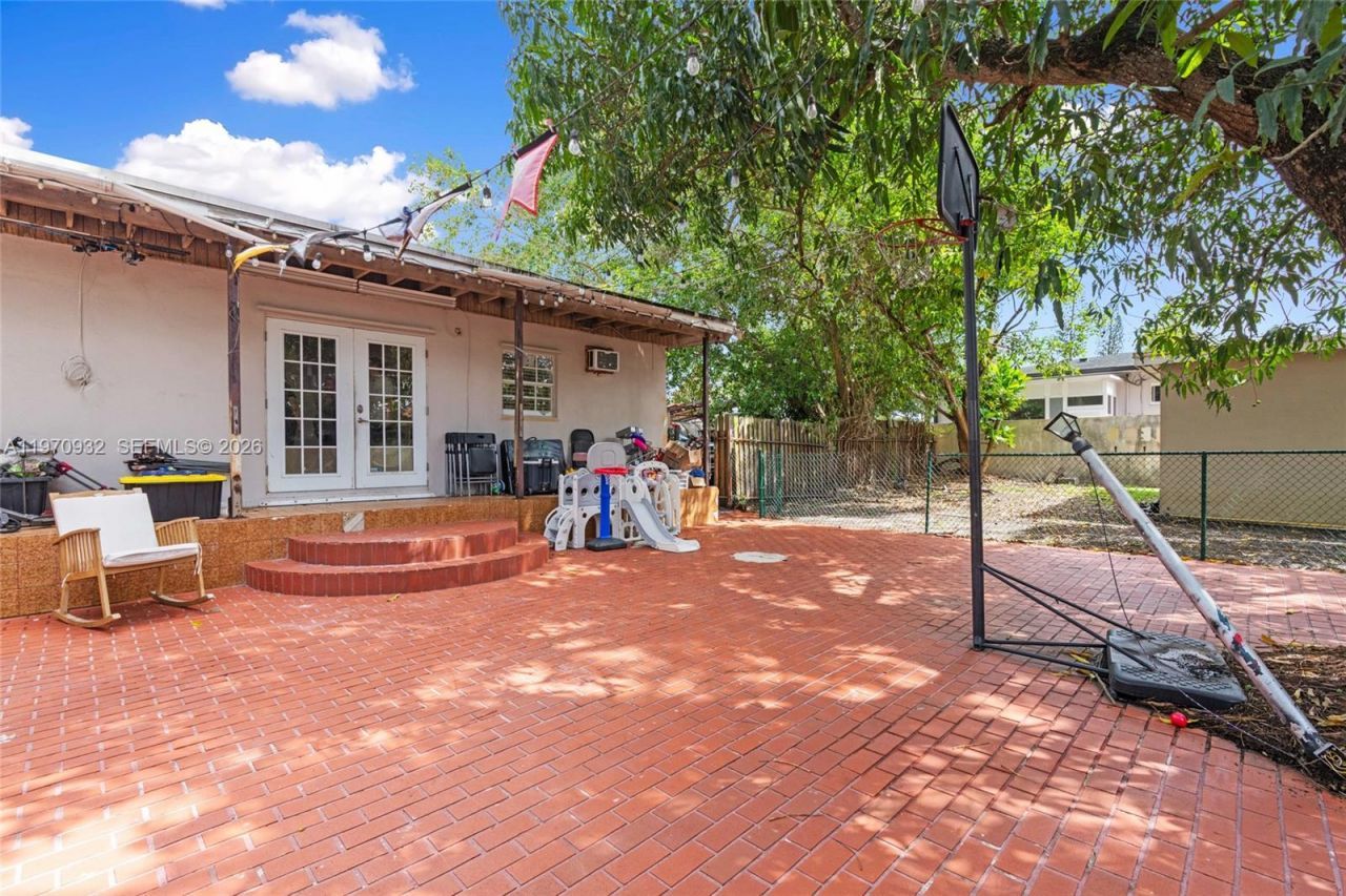 700 SW 44th Pl , Miami, FL 33134 Photo