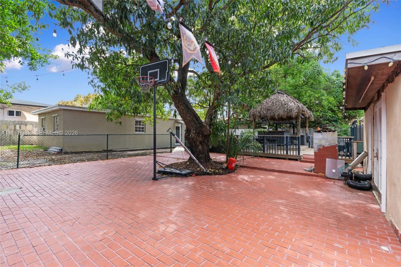 700 SW 44th Pl , Miami, FL 33134 Photo