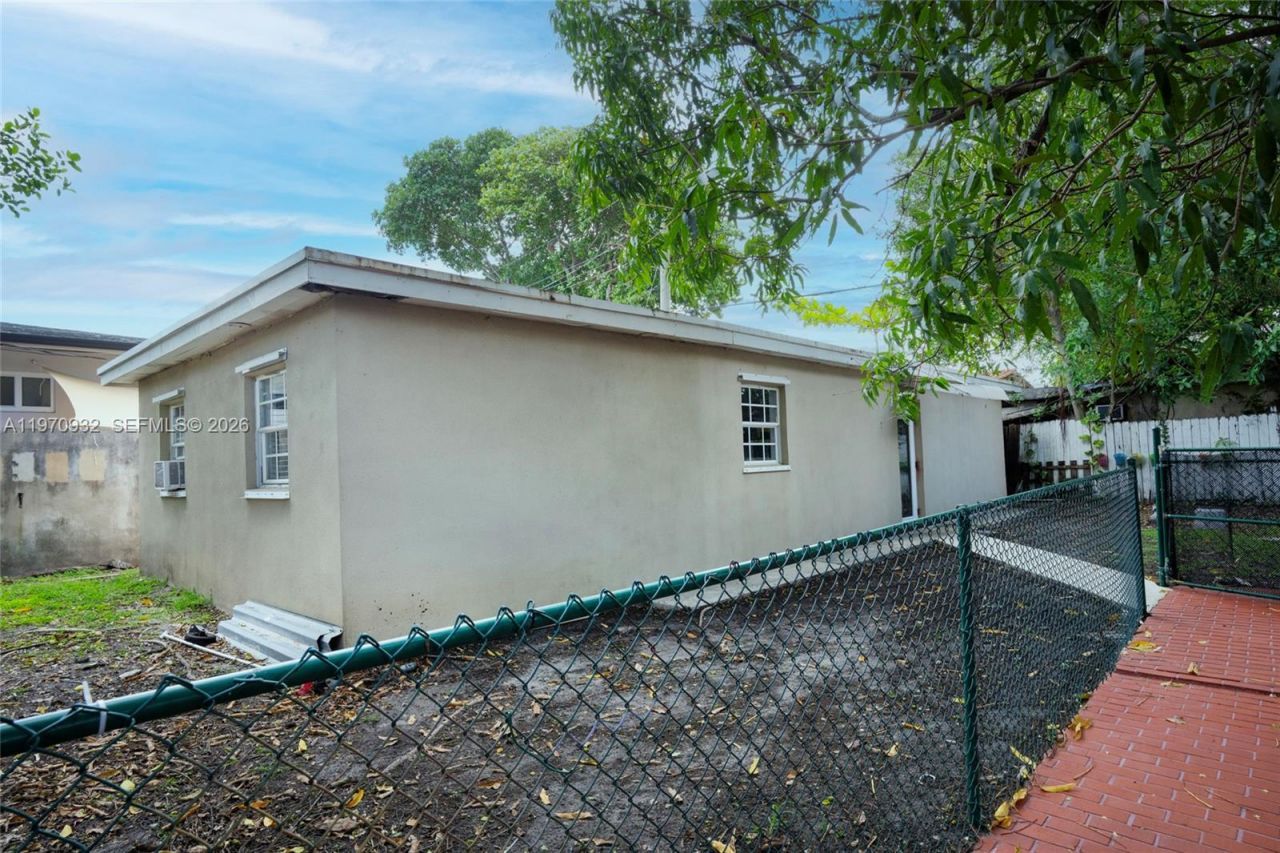 700 SW 44th Pl , Miami, FL 33134 Photo