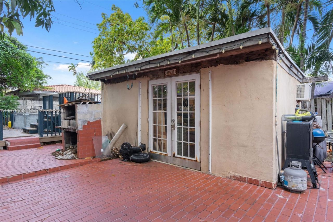 700 SW 44th Pl , Miami, FL 33134 Photo