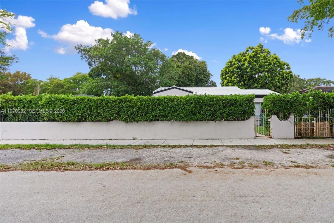 700 SW 44th Pl , Miami, FL 33134 Photo