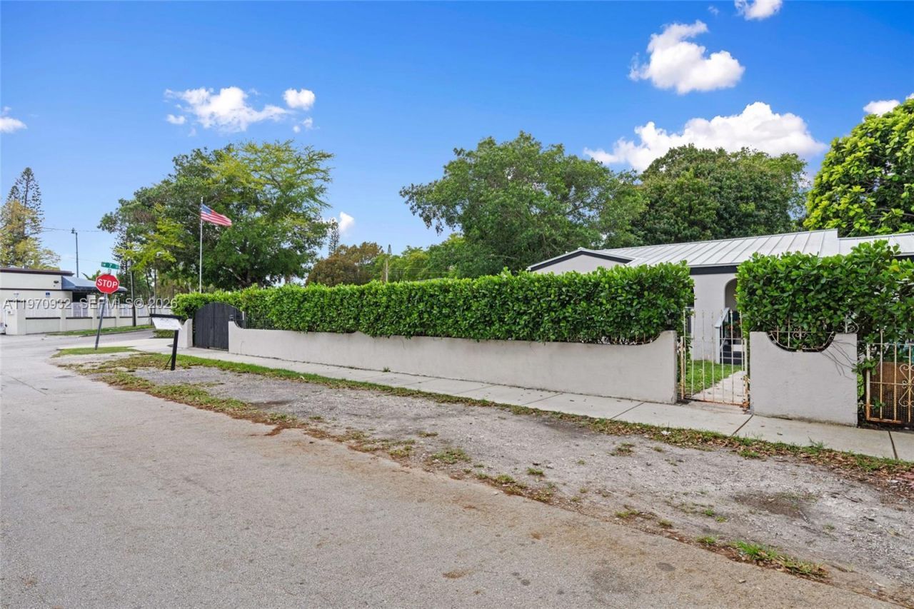 700 SW 44th Pl , Miami, FL 33134 Photo