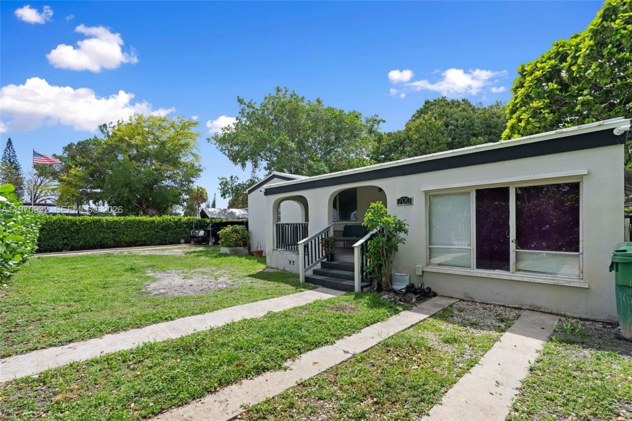 700 SW 44th Pl , Miami, FL 33134 Photo