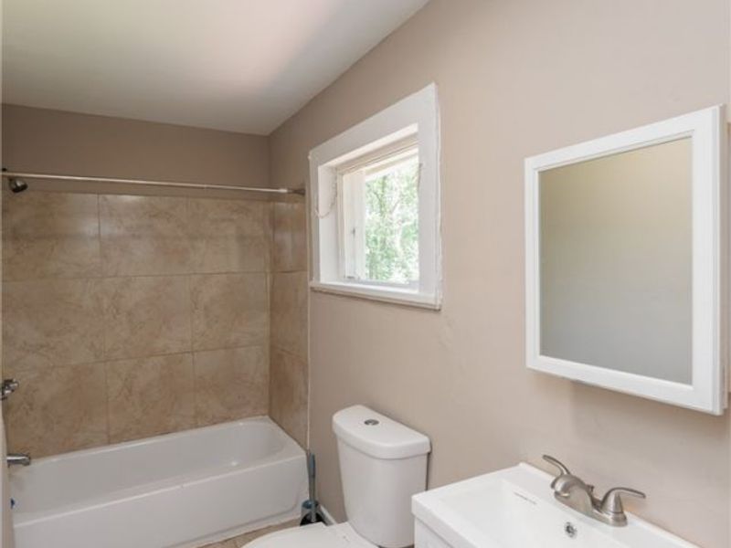 4239 E 98th Street, Cleveland, OH 44105 Photo 13