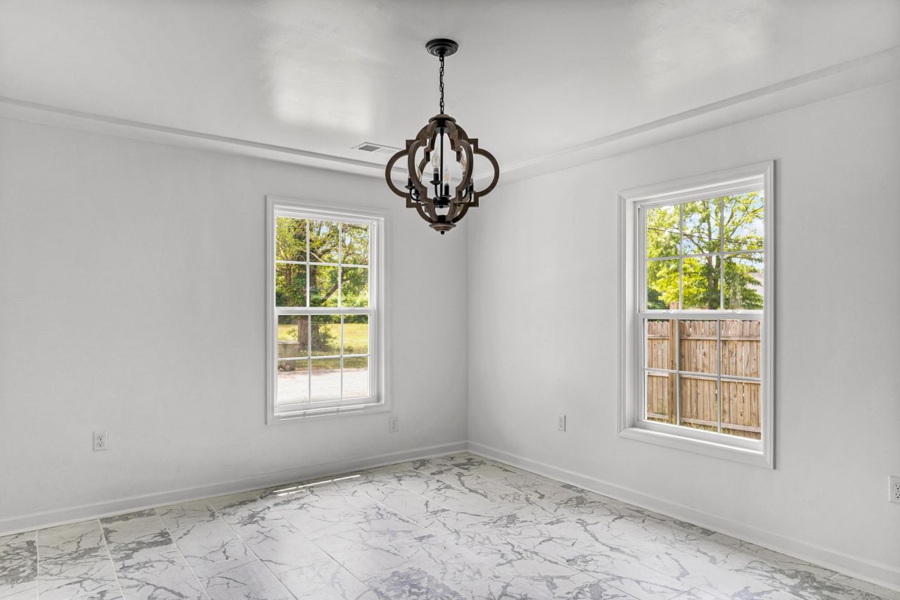 565 Louis Street Photo 10