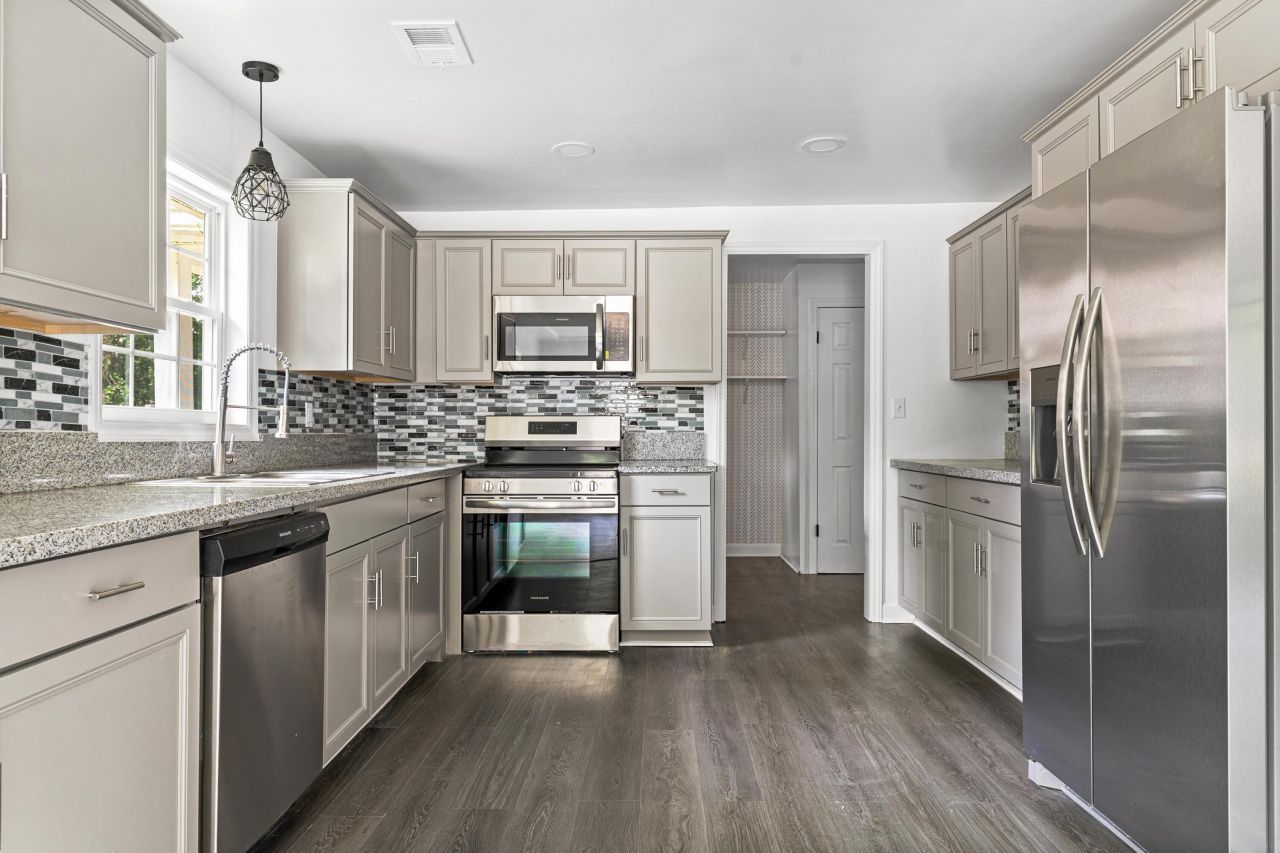 565 Louis Street Photo 13