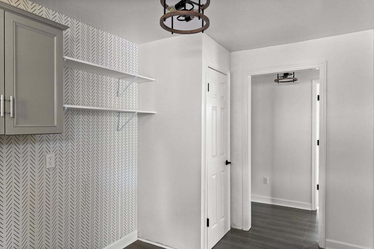 565 Louis Street Photo 16