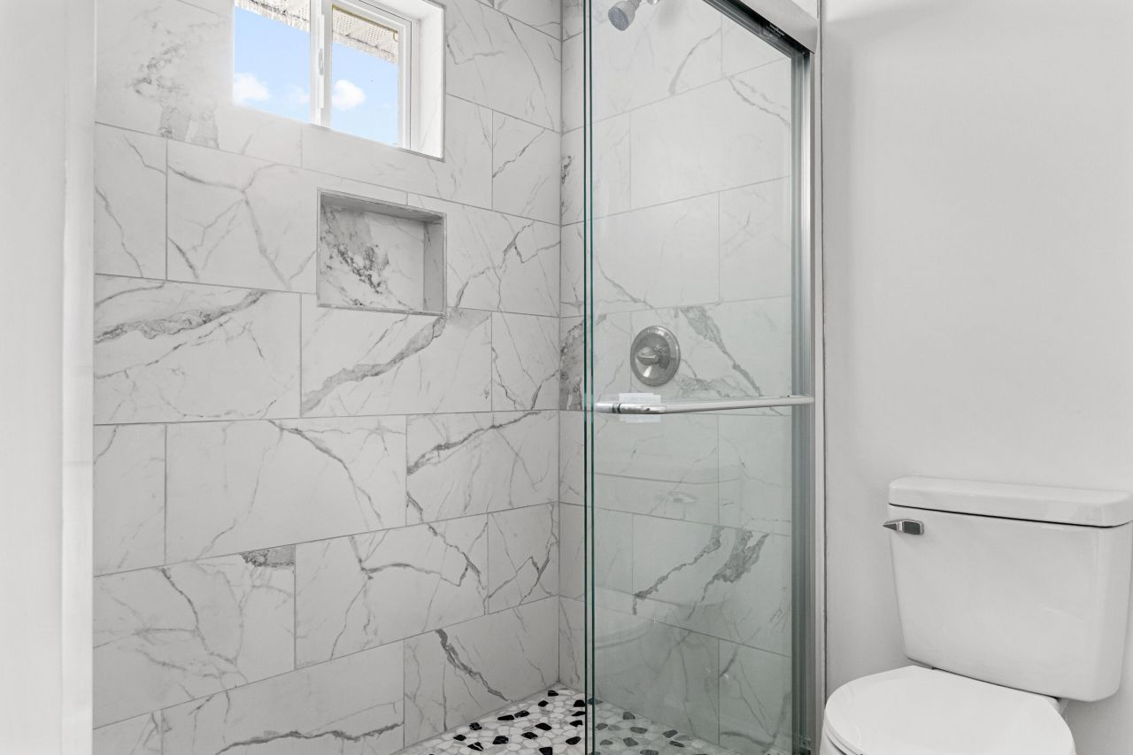 565 Louis Street Photo 22