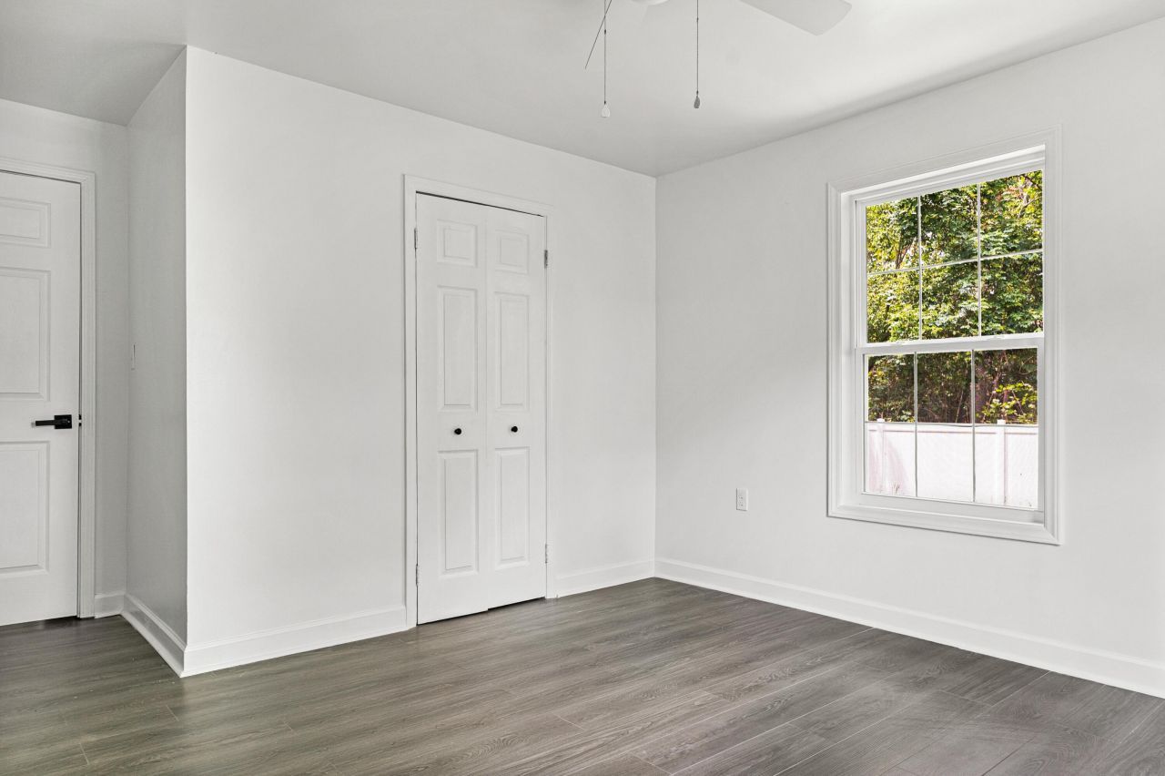 565 Louis Street Photo 24