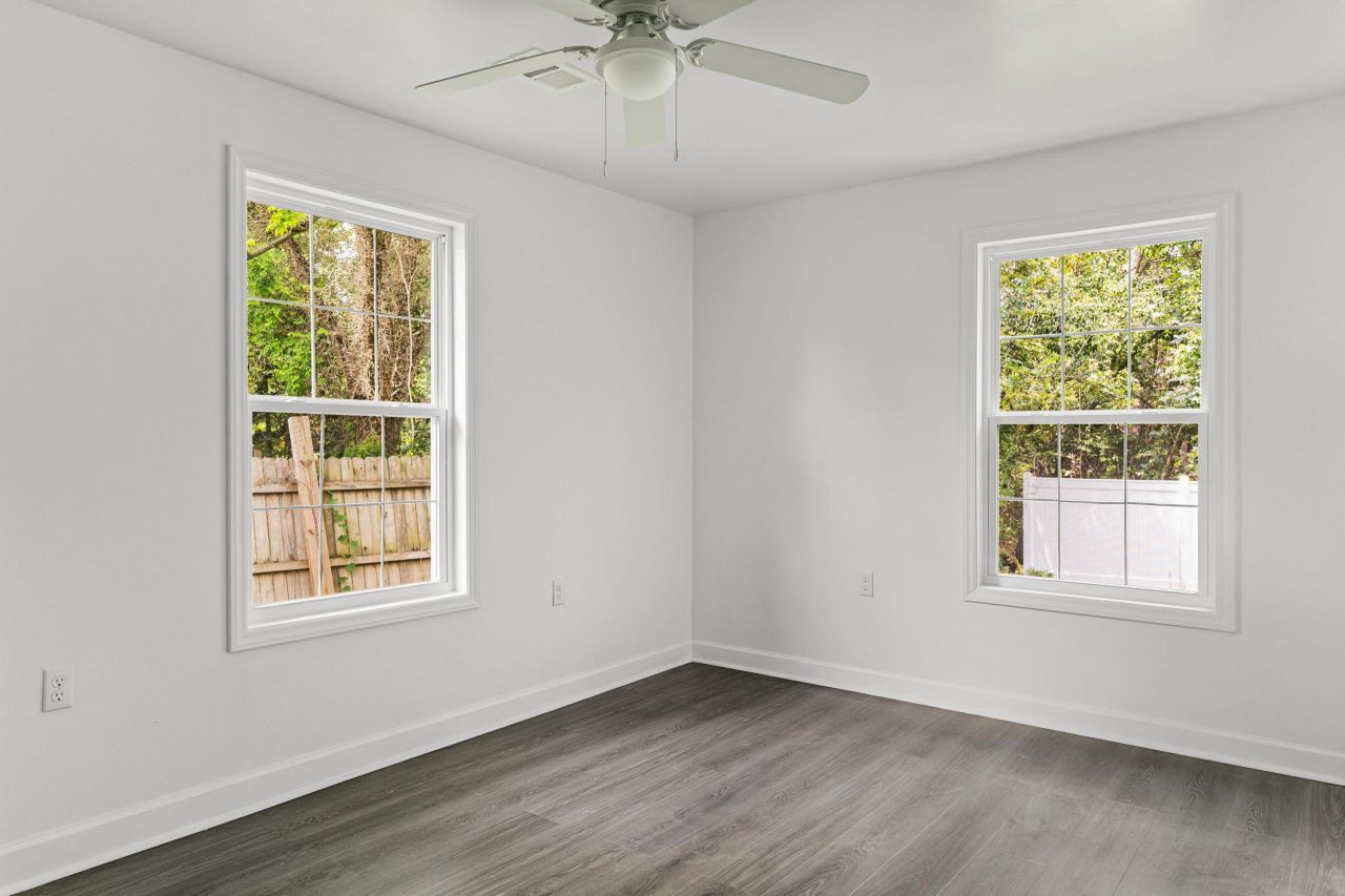 565 Louis Street Photo 29