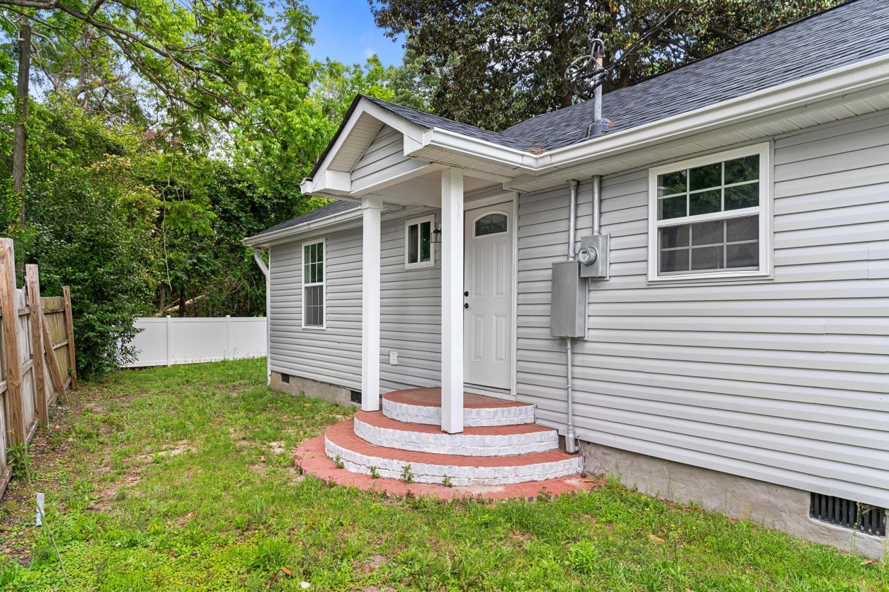 565 Louis Street Photo 31