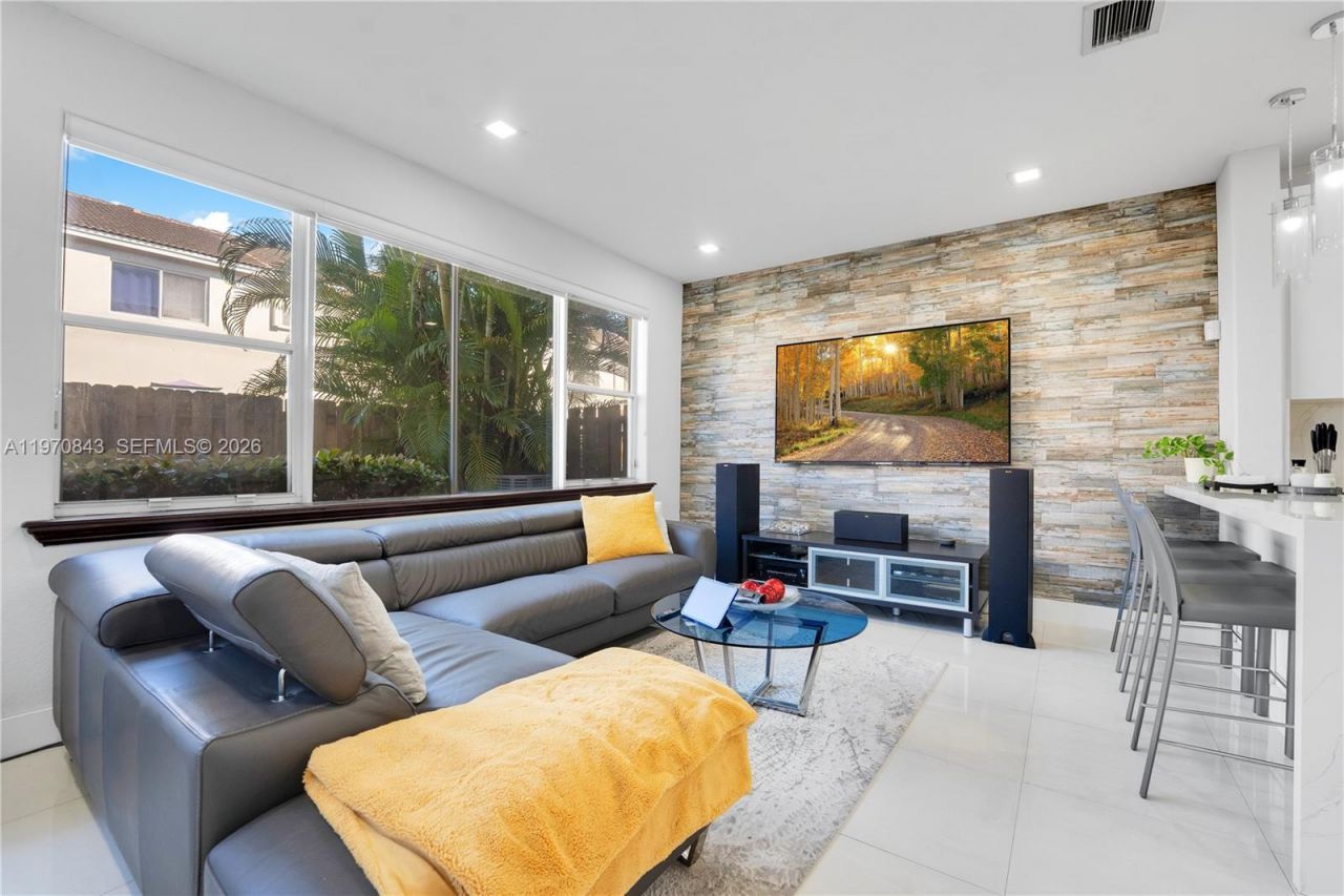 11261 NW 55th Ln, Doral, FL 33178 Photo