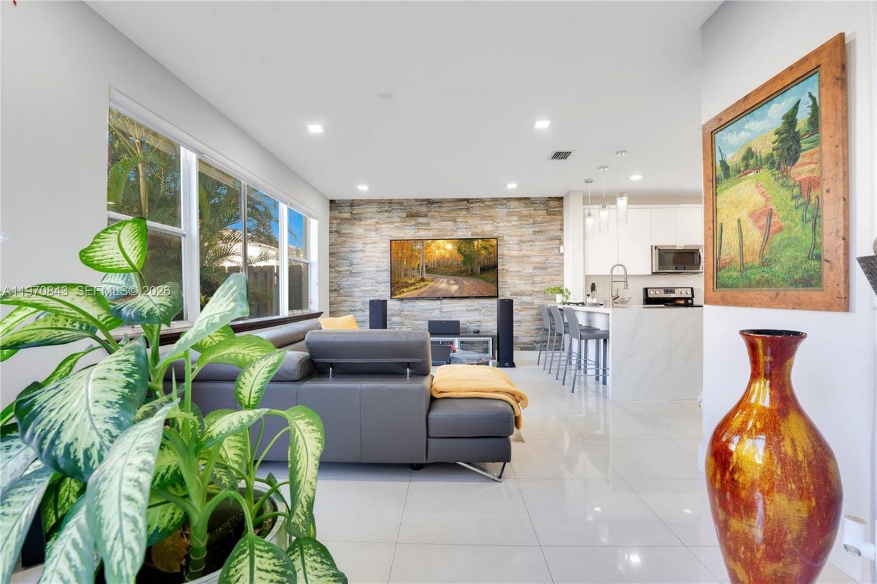 11261 NW 55th Ln, Doral, FL 33178 Photo