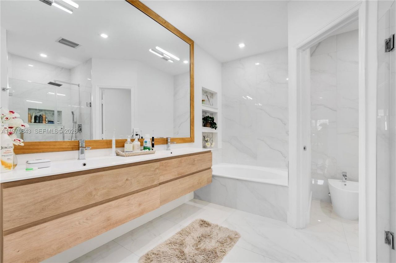 11261 NW 55th Ln, Doral, FL 33178 Photo