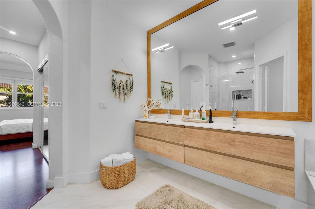 11261 NW 55th Ln, Doral, FL 33178 Photo