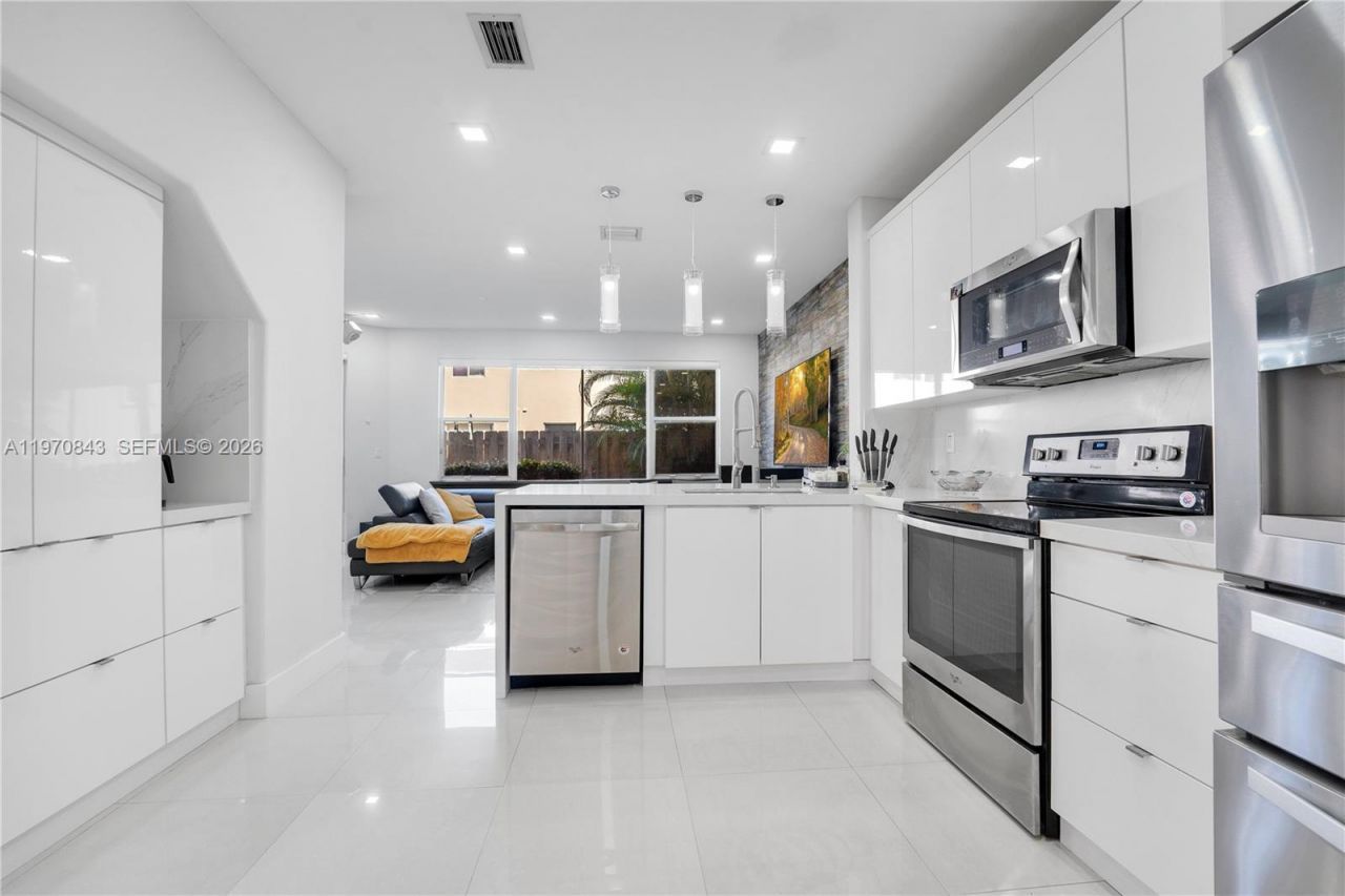 11261 NW 55th Ln, Doral, FL 33178 Photo