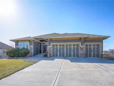 4328 SE TROTTER Drive, Lee's Summit, MO 64082