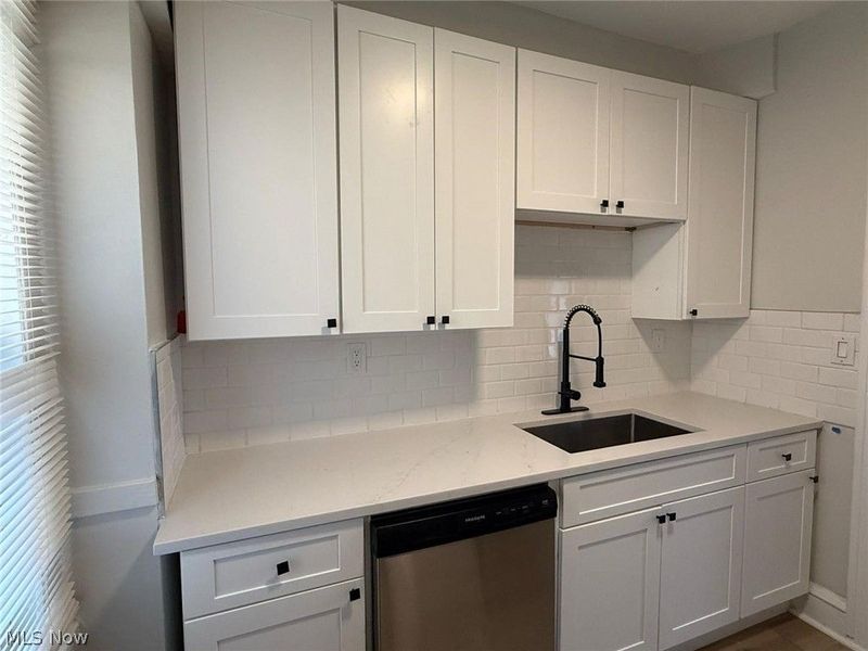 2374 Euclid Heights Boulevard, Cleveland, OH 44106 Photo 9