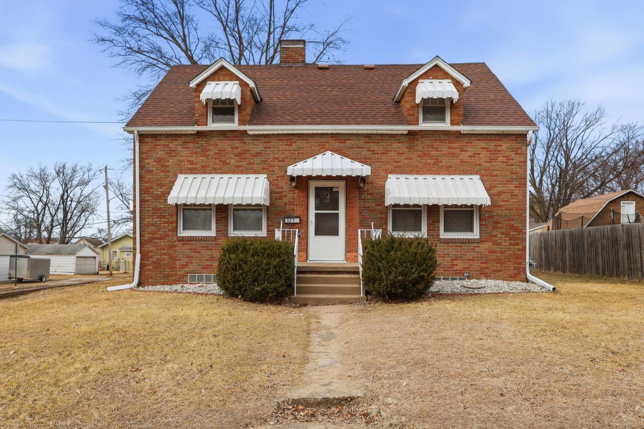 325 23rd Street, East Moline, IL 61244 Main Photo