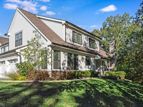 27 Bellflower Ct, Allamuchy, NJ 07882