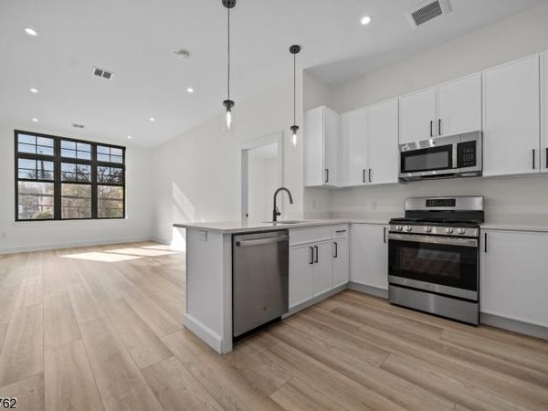 1 Union Ave, Unit 201, Cresskill, NJ 07626