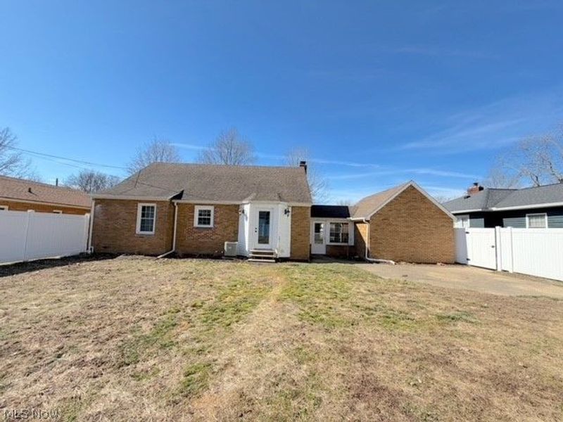 913 Oak Street NW, New Philadelphia, OH 44663 Photo 2