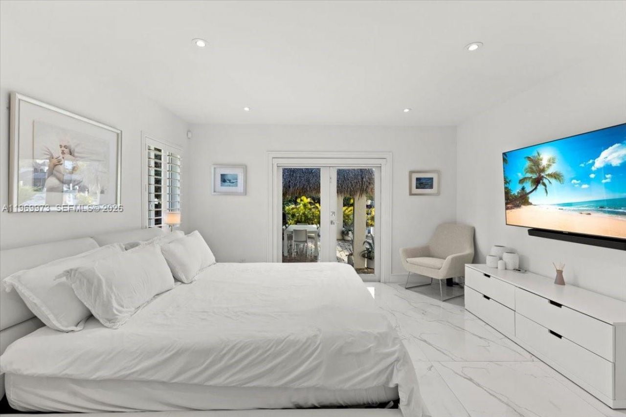 12930 Oleander Rd , North Miami, FL 33181 Photo