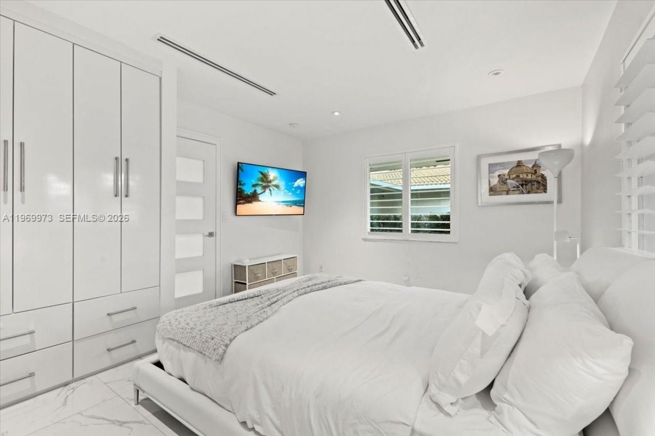 12930 Oleander Rd , North Miami, FL 33181 Photo