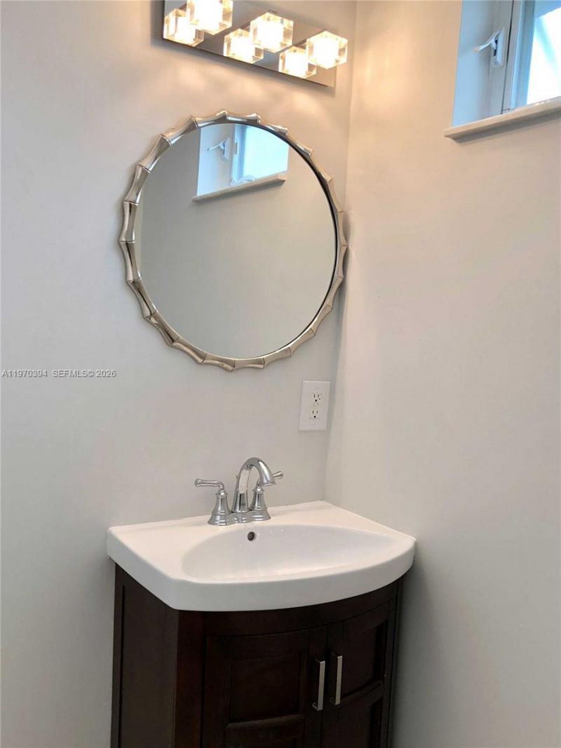 621 NE 8th Ave, Fort Lauderdale, FL 33304 Photo