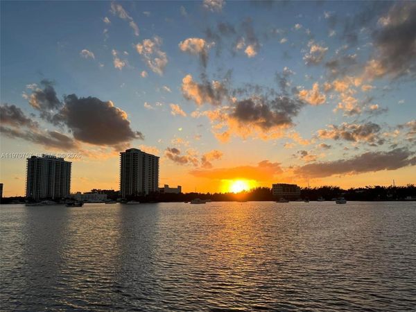 2910 Point East Dr, Unit M511, Aventura, FL 33160