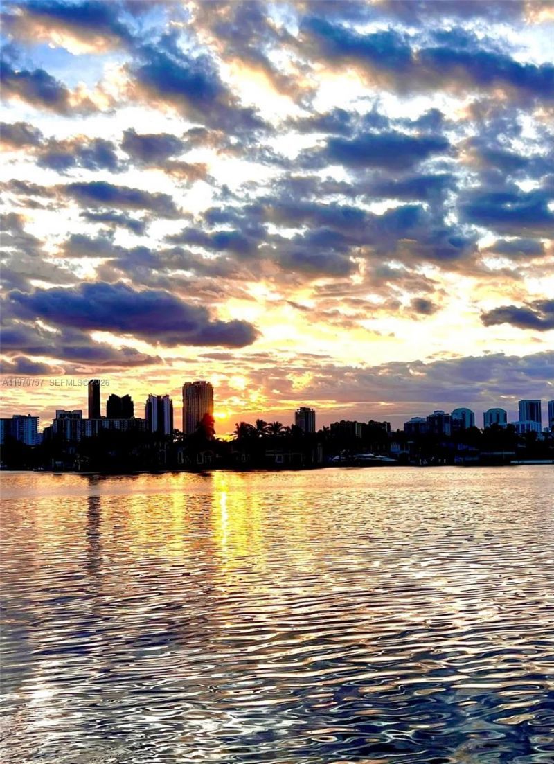 2910 Point East Dr, Unit M511, Aventura, FL 33160 Photo