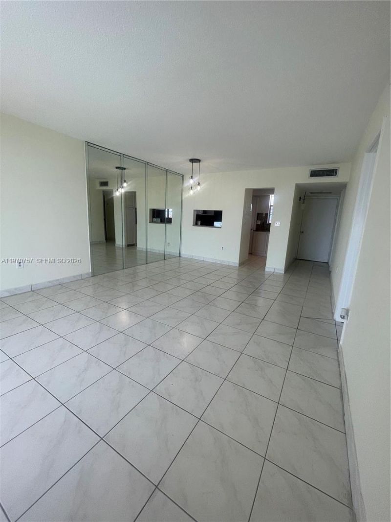 2910 Point East Dr, Unit M511, Aventura, FL 33160 Photo