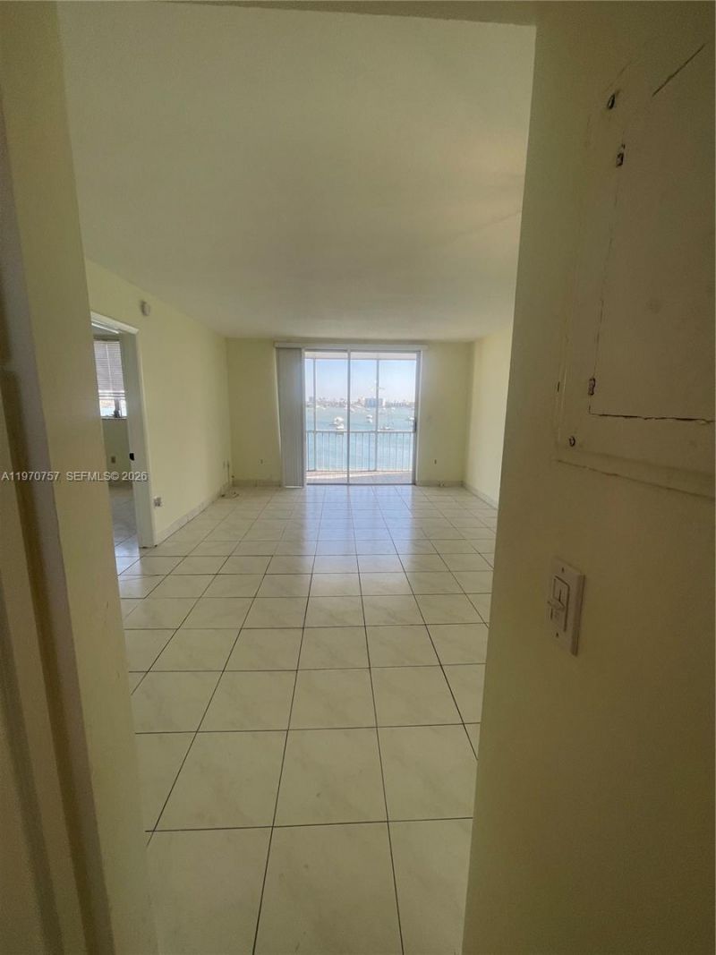 2910 Point East Dr, Unit M511, Aventura, FL 33160 Photo
