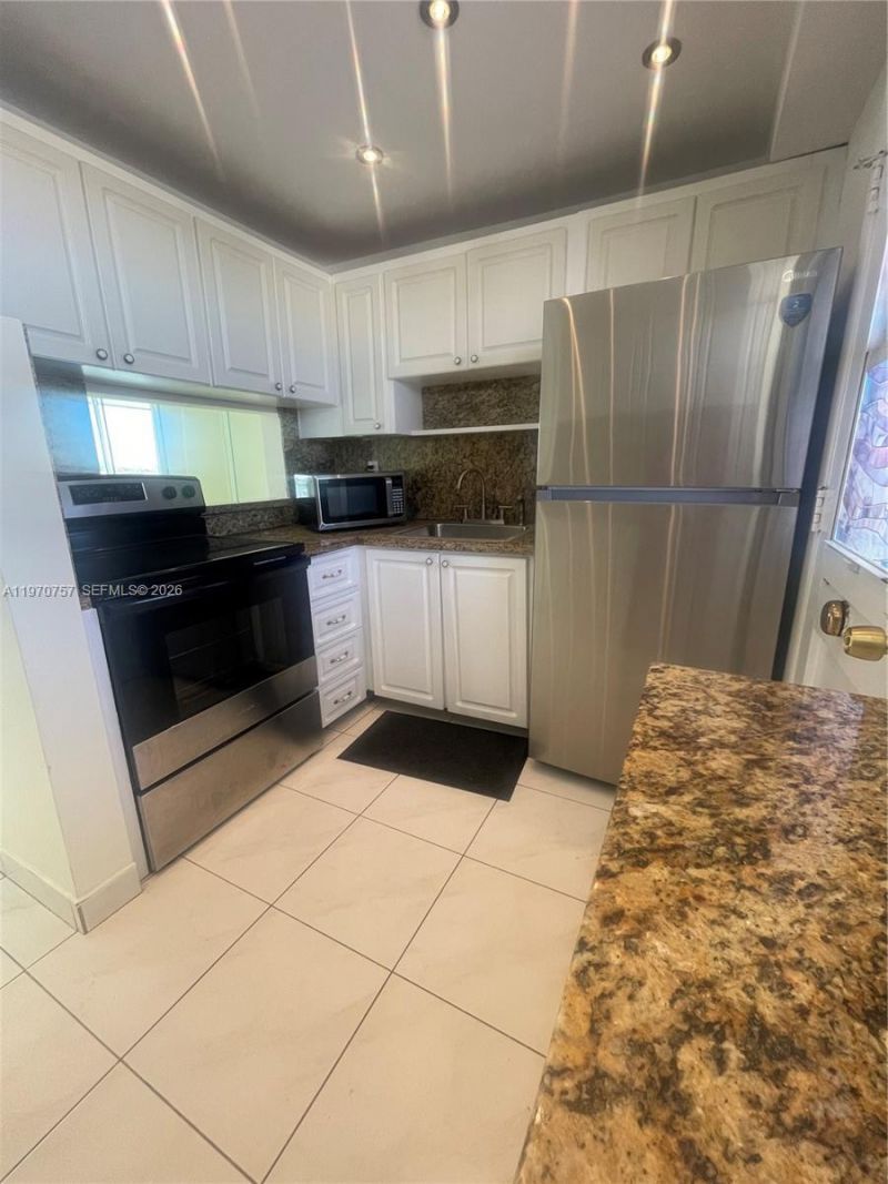 2910 Point East Dr, Unit M511, Aventura, FL 33160 Photo