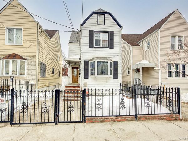 9056 184th Place , Hollis, NY 11423