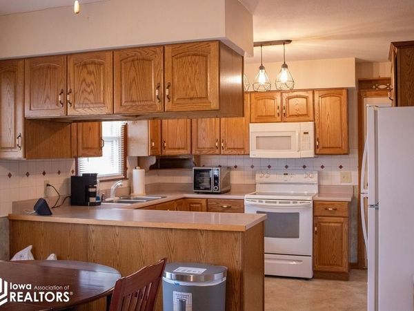 2710 Clearview Drive, Burlington, IA 52601