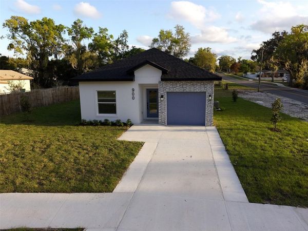 900 E GOTTSCHE AVENUE, EUSTIS, FL 32726