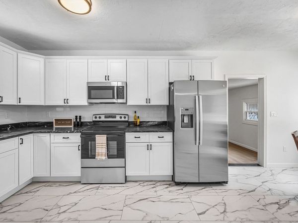 72 Nw Schoolhouse Rd, Dudley, MA 01571