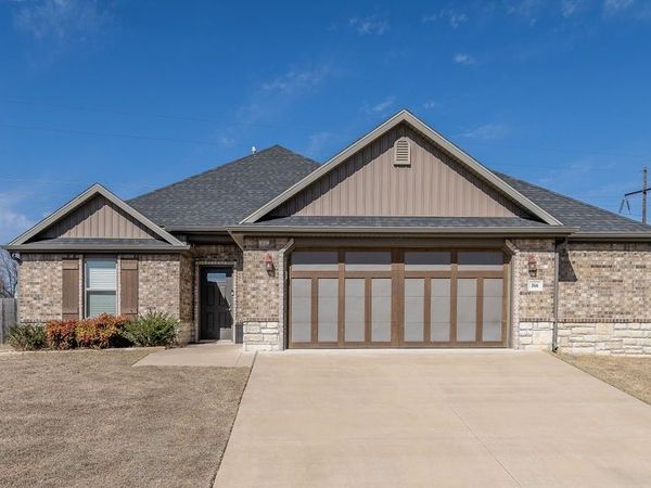 566 Parkside Cove, Bethel Heights, AR 72764